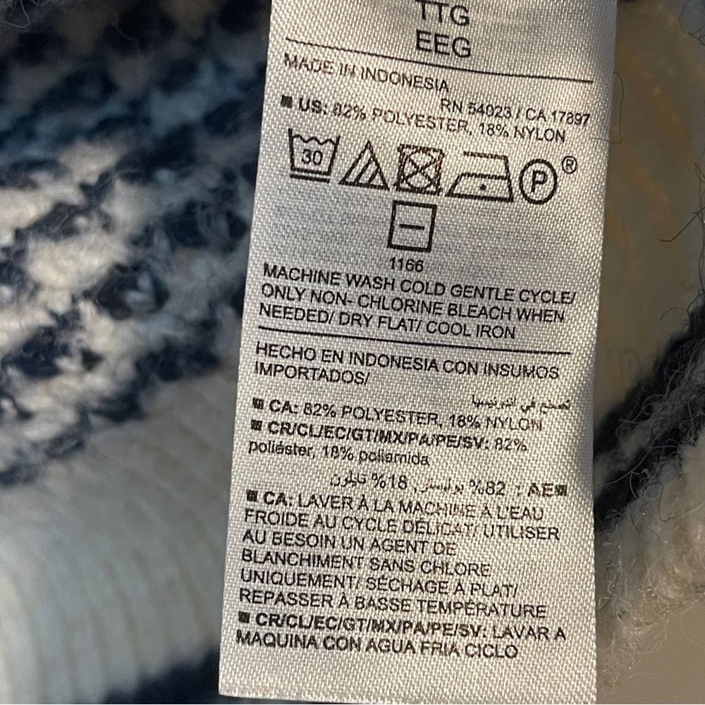 Old Navy Monochrome Patterned Crew Neck Sweater - Picture 6 of 6
